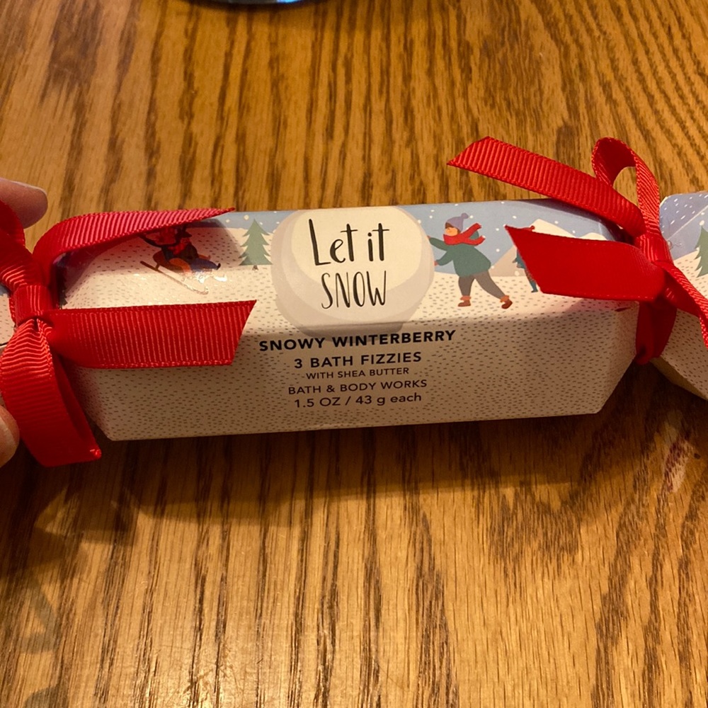 Bath and Body works 3 bath fizzies